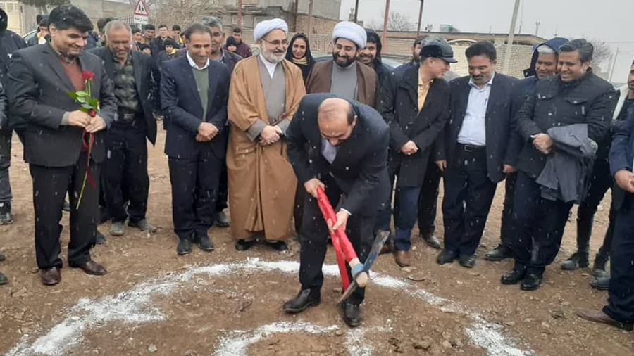 کلنگ احداث ۱۲ واحد مسکونی در روز مبعث برای نو مزدوجین